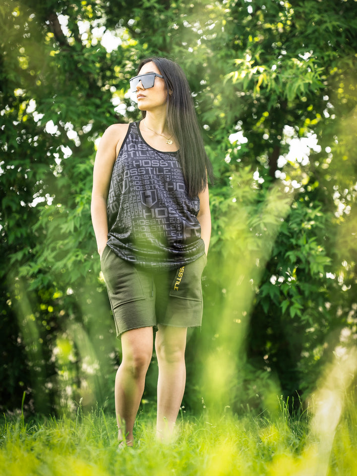 Bodybuilder wearing the Classic Raw shorts#color_military-green