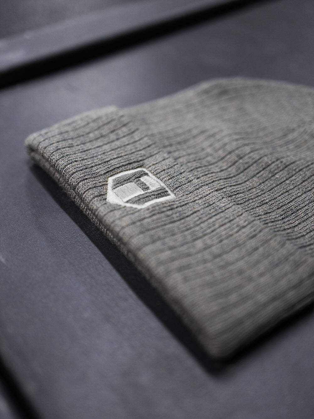 Hosstile Shield Ribbed Beanie Dark Grey Model Bodybuilder Ben Chow#color_dark-grey