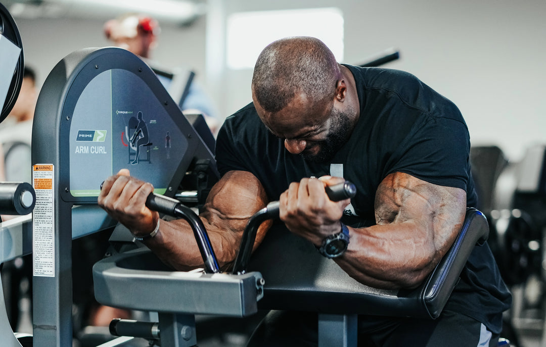 Samson Dauda training biceps