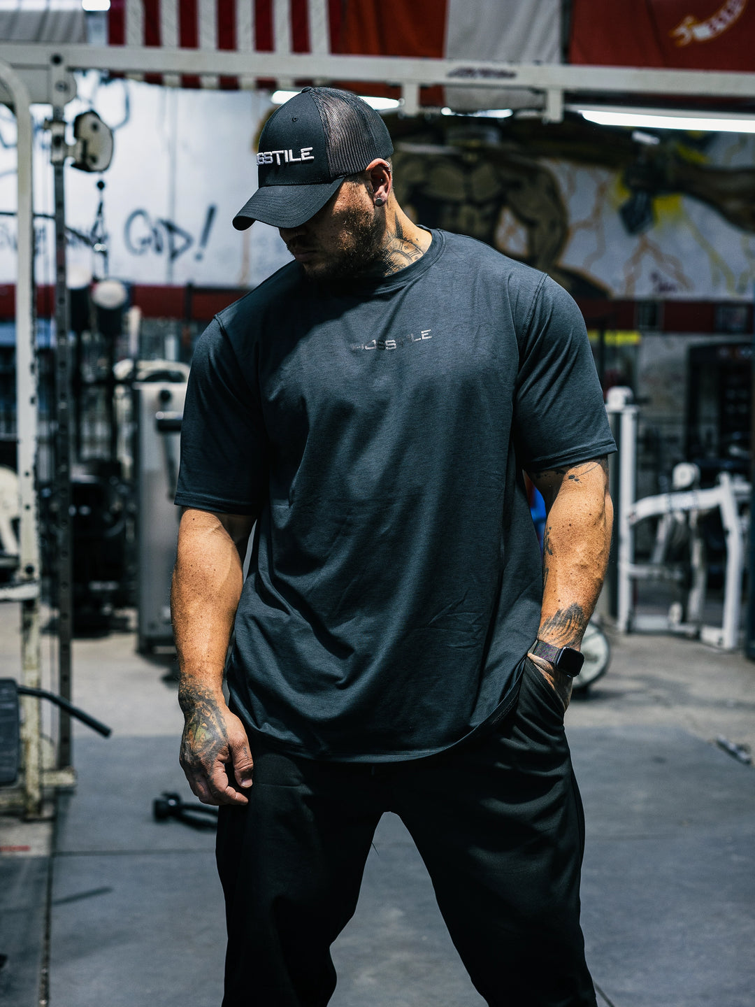 Bodybuilder Ben Chow wearing the Hosstile Athletic Tee in the gym#color_black