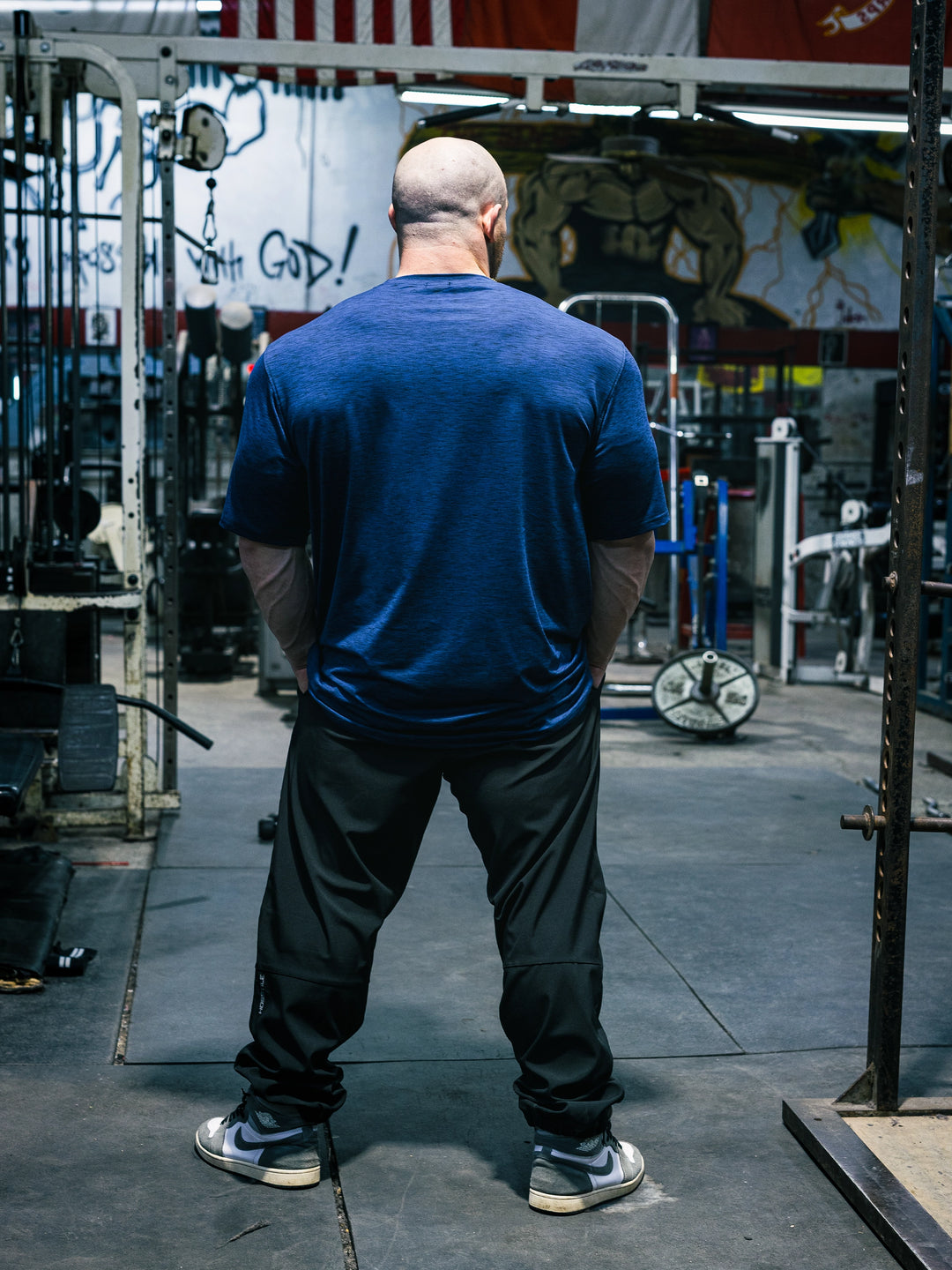 Bodybuilder Martin Fitzwater wearing the Hosstile Athletic Tee in the gym#color_steel-blue