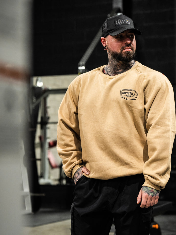 Bodybuilder wearing the Hosstile Club Crew Sweatshirt#color_desert