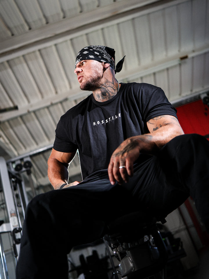 Bodybuilder wearing the Divided Gym T-shirt#color_black