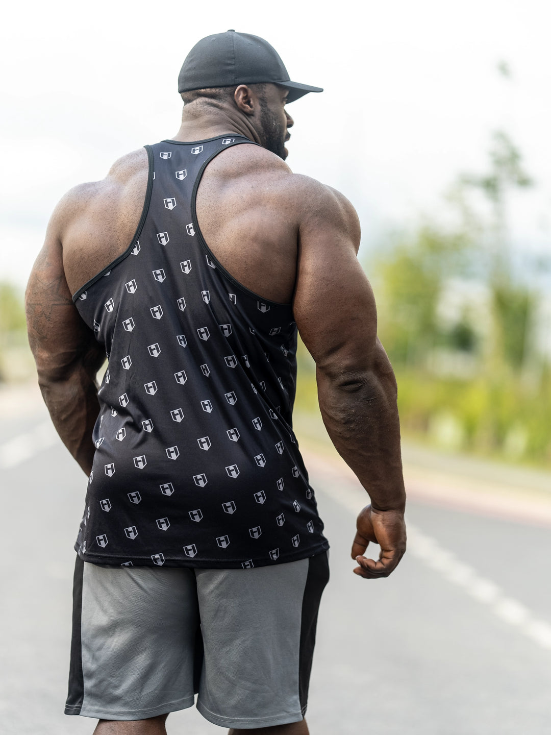 Bodybuilder Samson Dauda wearing the Echo Long Body Tank Top