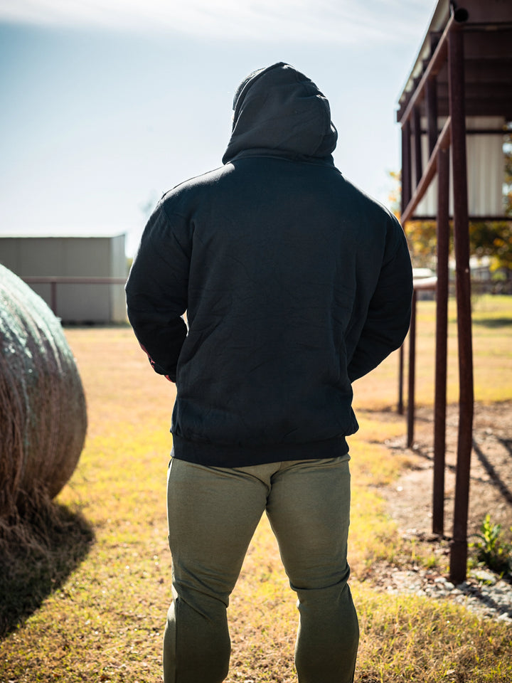 Bodybuilder wearing the Endure 2.0 Sherpa Hoodie#color_black
