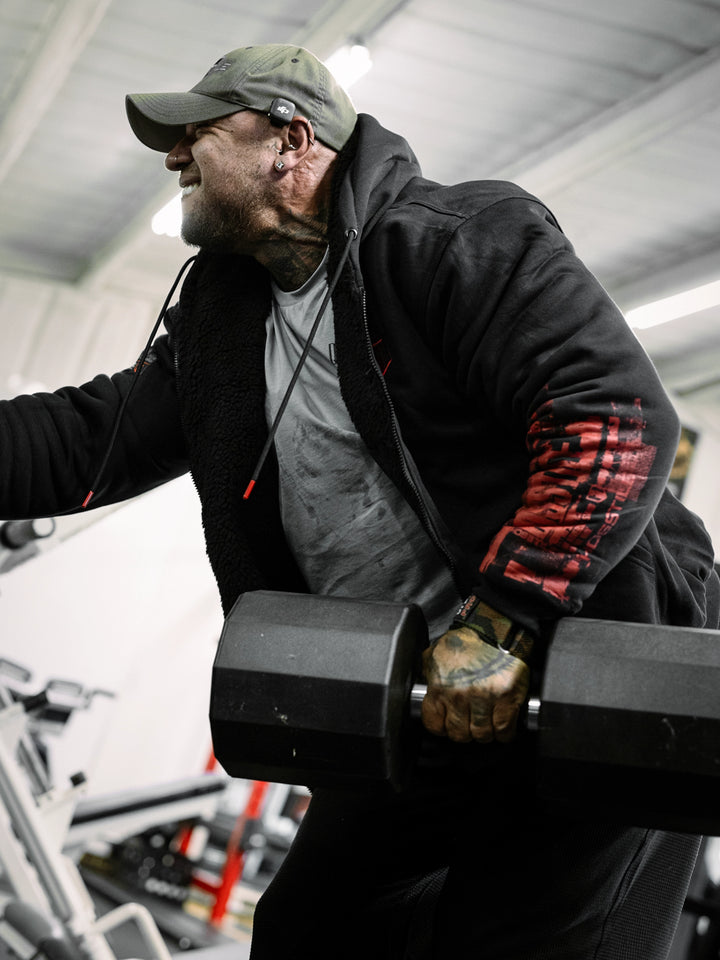 Bodybuilder wearing the Endure 2.0 Sherpa Hoodie#color_black