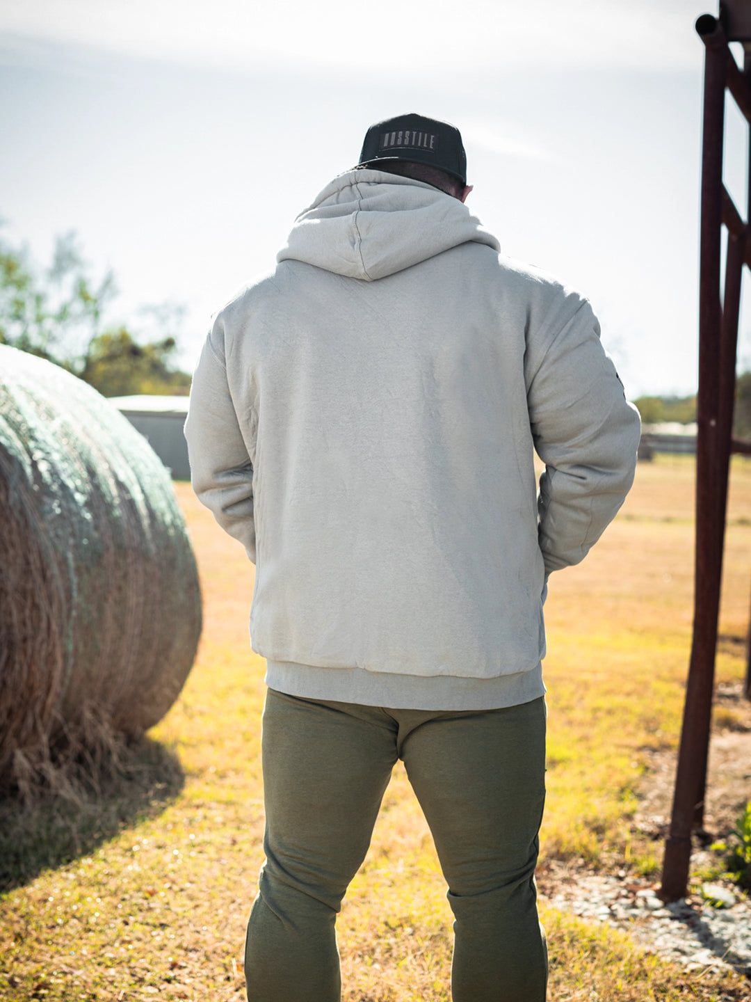 Bodybuilder wearing the Endure 2.0 Sherpa Hoodie#color_grey