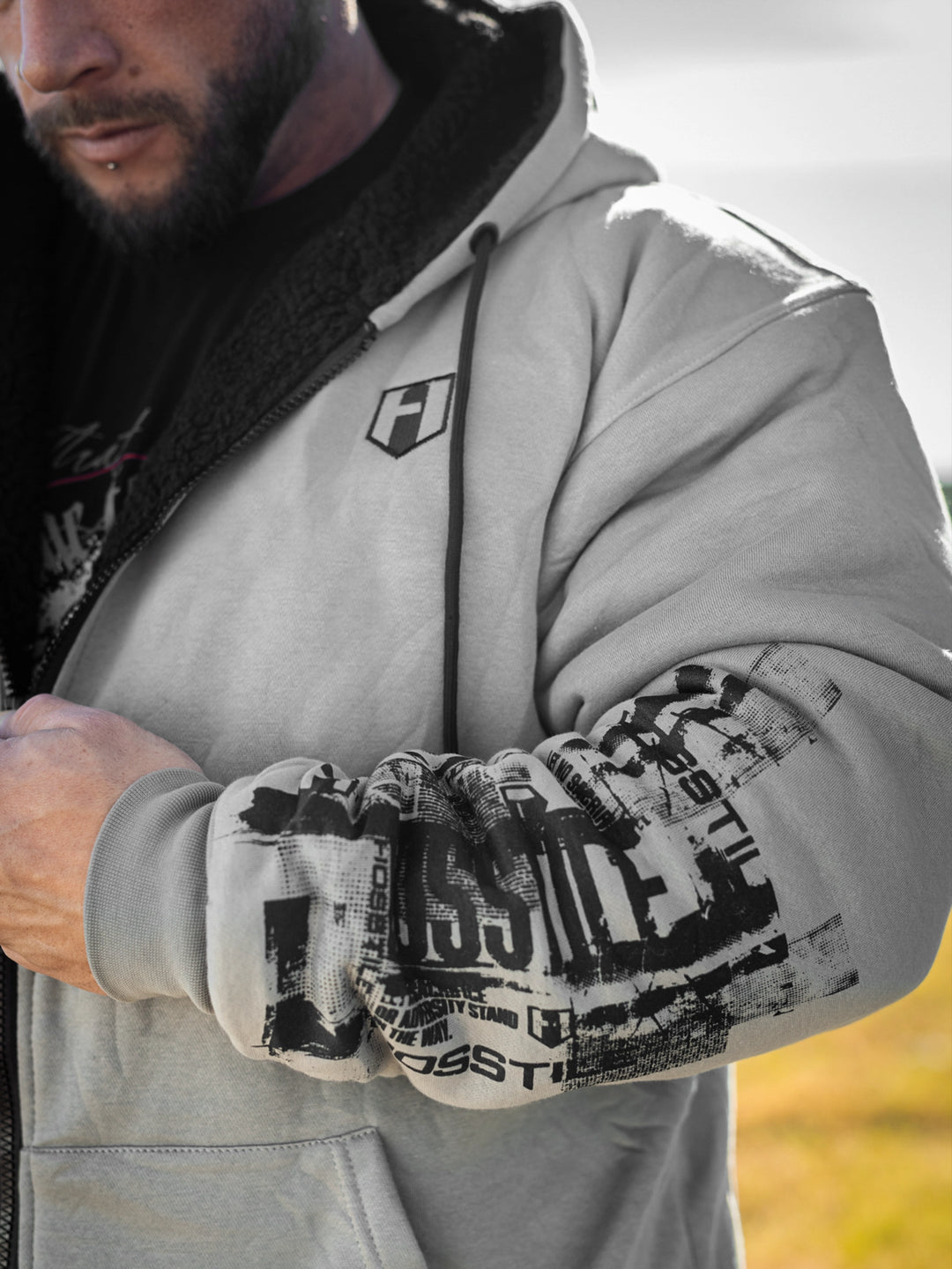 Bodybuilder wearing the Endure 2.0 Sherpa Hoodie#color_grey