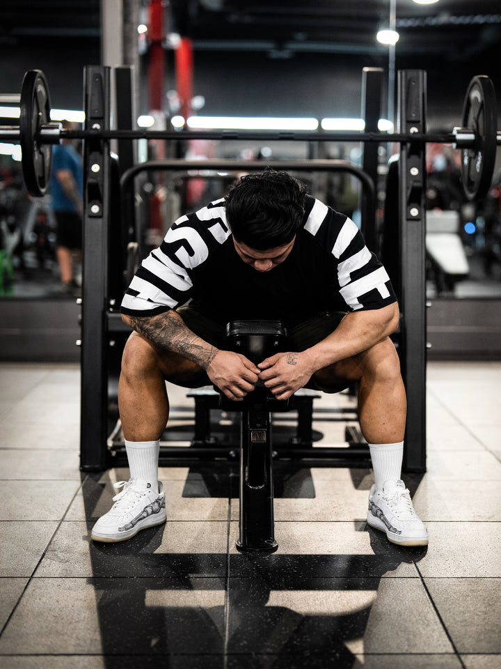 Bodybuilder wearing the Expansion Oversized Tee#color-black
