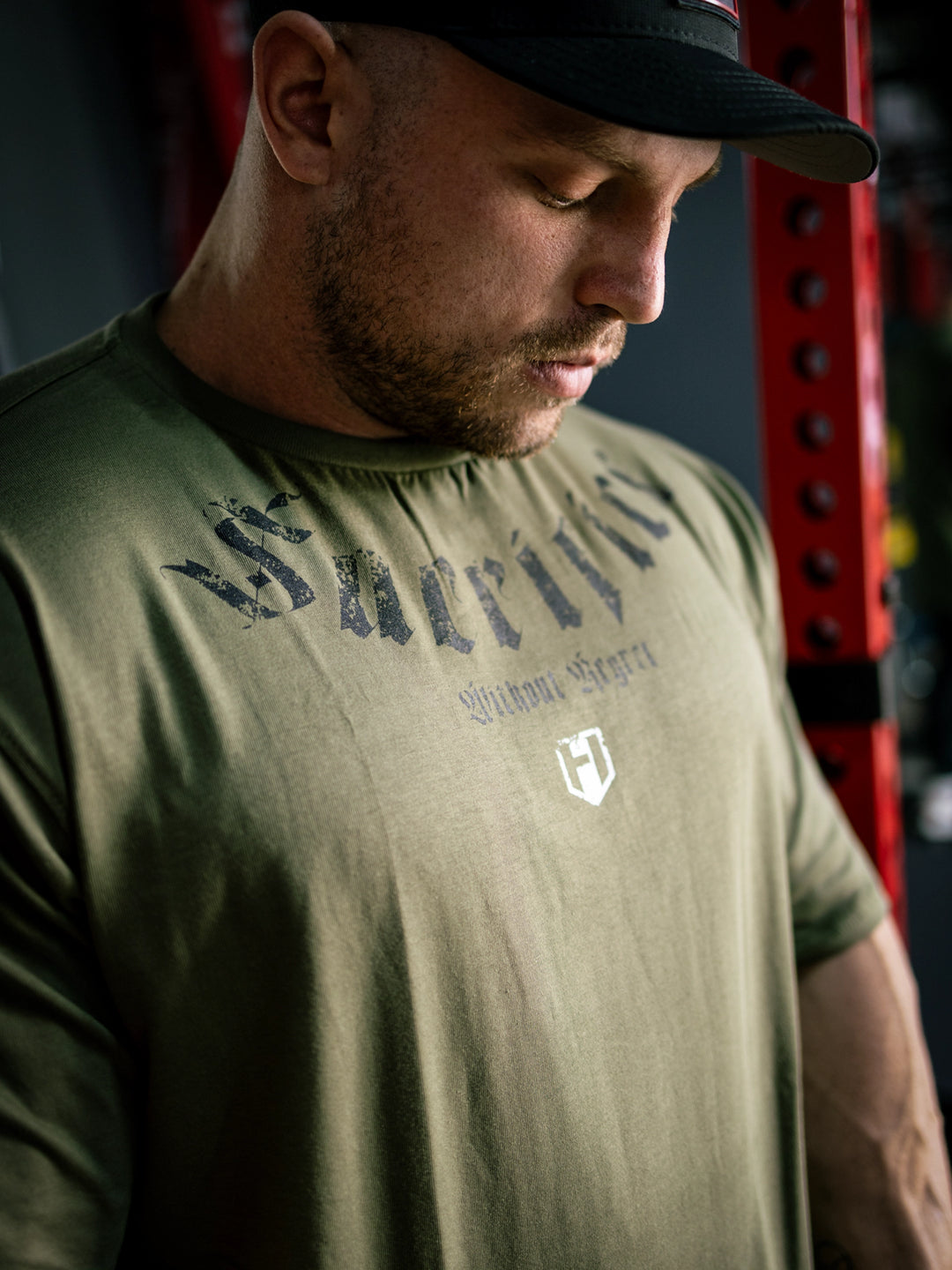 Martin Fitzwater wearing the Insignia t-shirt in a gym#color_military-green