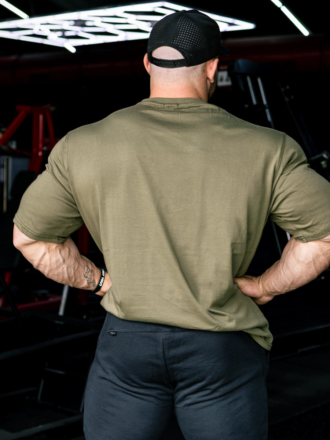 Martin Fitzwater wearing the Insignia t-shirt in a gym#color_military-green
