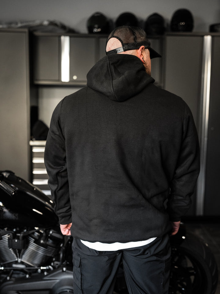 Bodybuilder wearing the Off-Set Hoodie#color_black