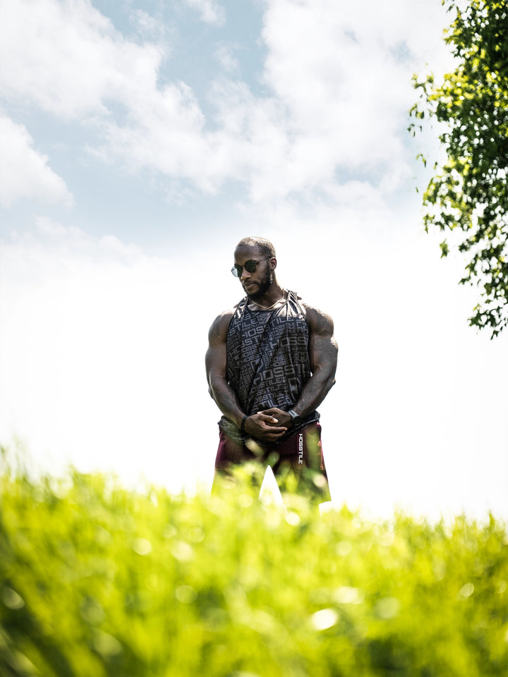 Bodybuilder wearing the Phantom Tank#color-black