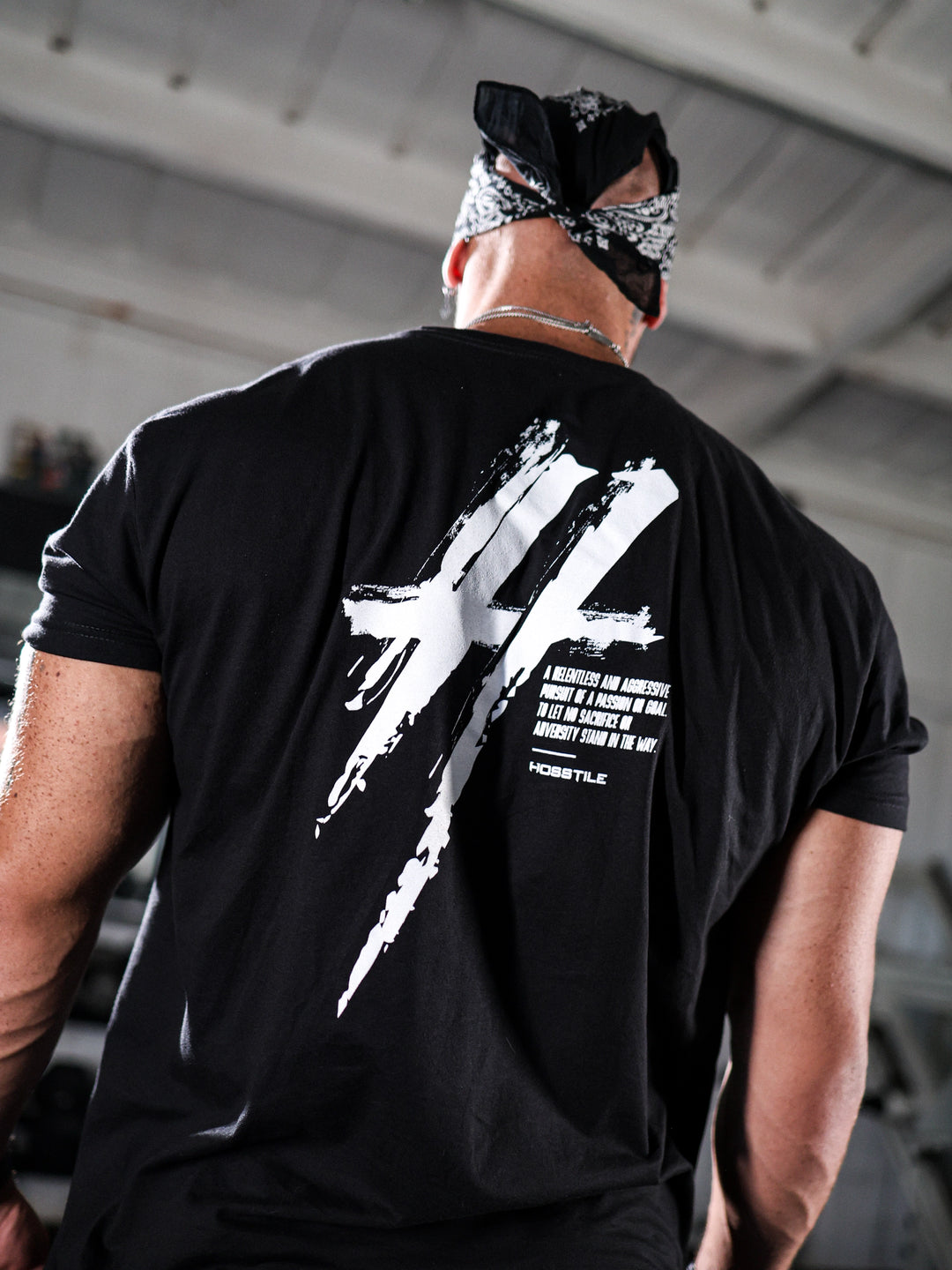 Bodybuilding wearing The Big H Tee in the gym#color_black