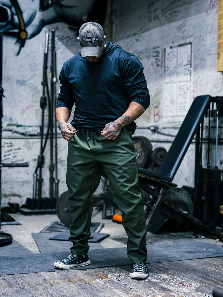 Bodybuilder Ben Chow wearing the Utility Joggers in the gym#color_military-green