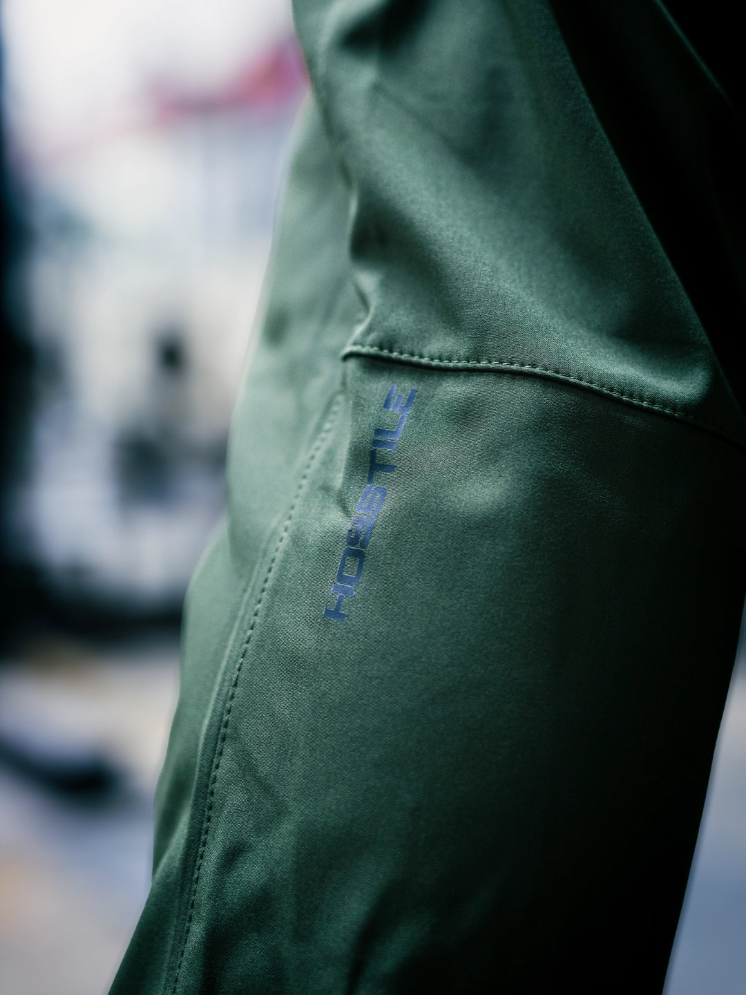 Bodybuilder Ben Chow wearing the Utility Joggers in the gym#color_military-green