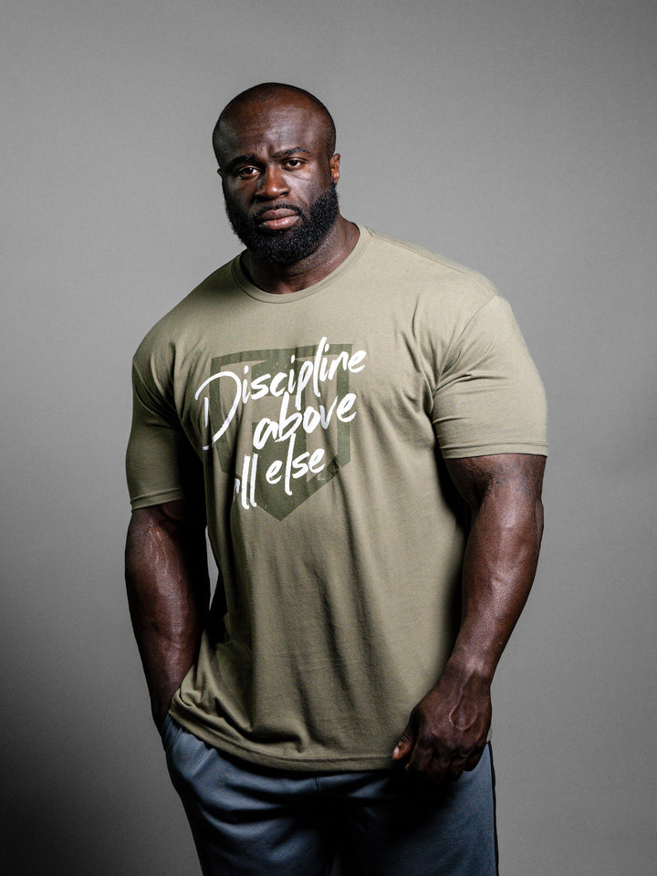 Discipline Shield Workout T-Shirt Military Green - Model Bodybuilder Samson Dauda#color_military-green
